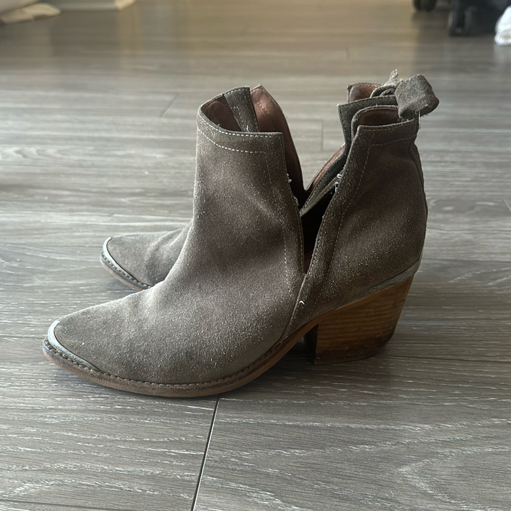 Jeffery Campbell booties so cute